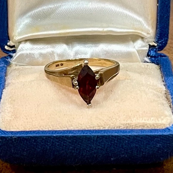 Vintage 14k Yellow Gold Garnet Dinner Ring Estate Jewelry Handmade Retro Chic - Picture 11 of 12